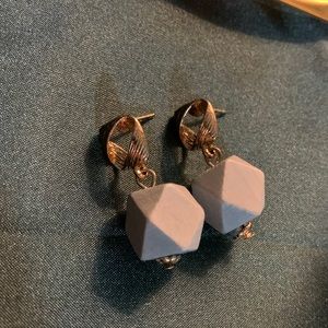 ♥️$5/20♥️ Vintage Blue+ Gold tone earrings